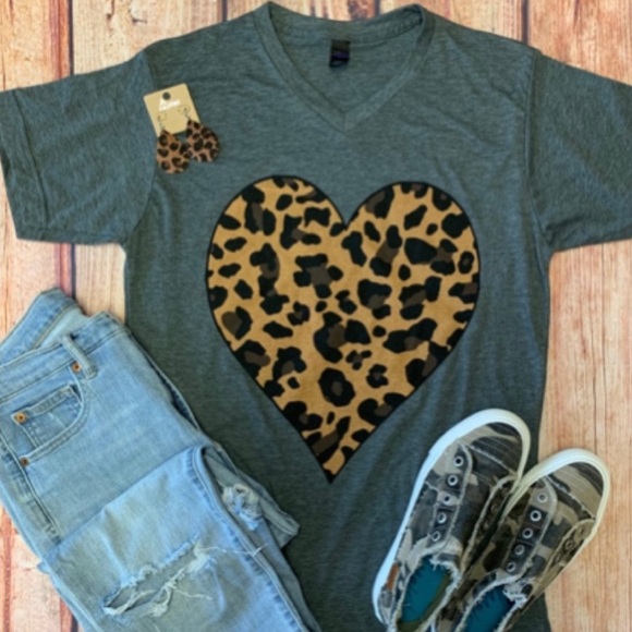 Lots of Leapord Love Tee - Picture 2 of 3